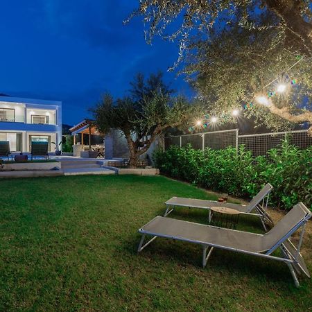 Antonia Villa - Luxurious Serenity With Private Pool, By Zantewize Kalipádhon エクステリア 写真