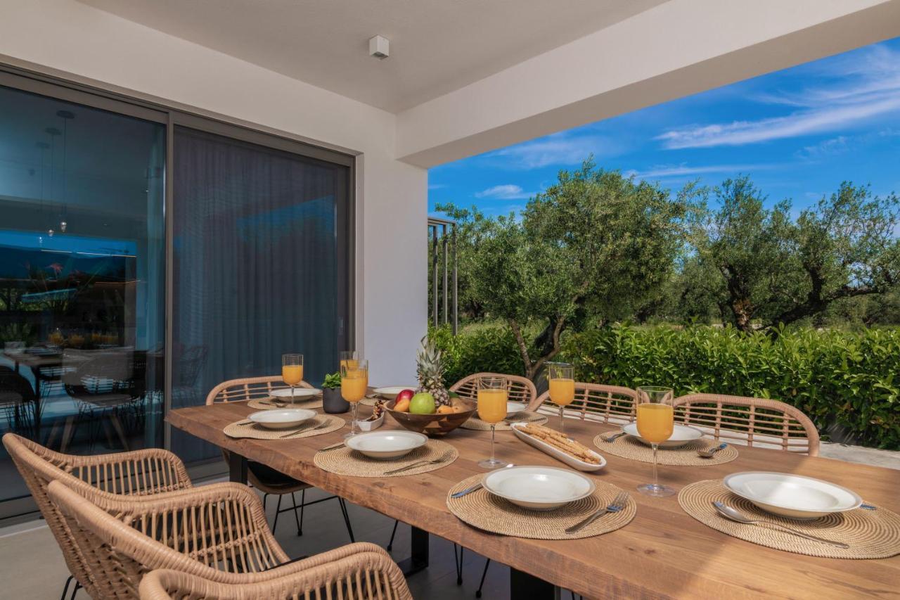 Antonia Villa - Luxurious Serenity With Private Pool, By Zantewize Kalipádhon エクステリア 写真