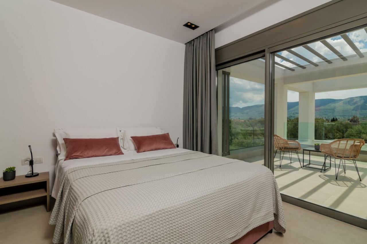 Antonia Villa - Luxurious Serenity With Private Pool, By Zantewize Kalipádhon エクステリア 写真