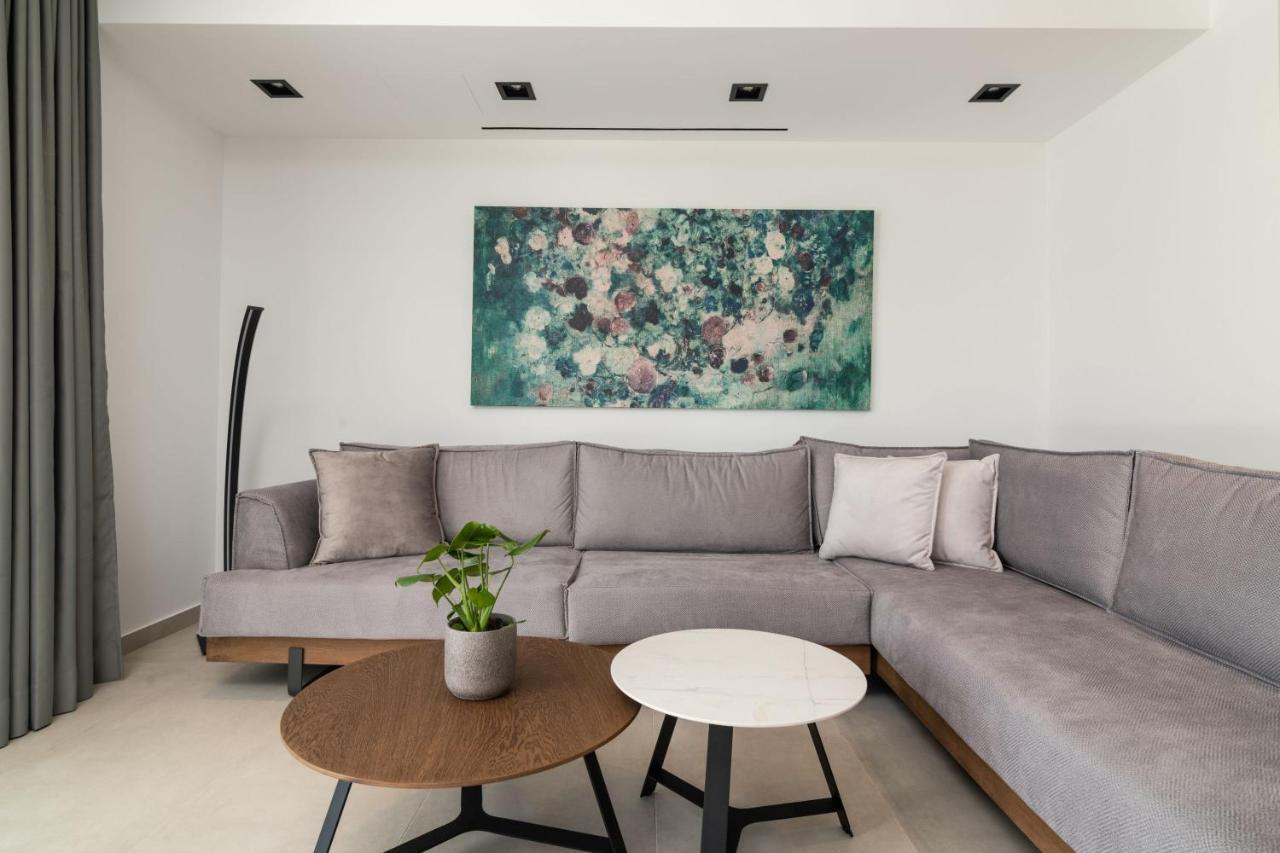 Antonia Villa - Luxurious Serenity With Private Pool, By Zantewize Kalipádhon エクステリア 写真