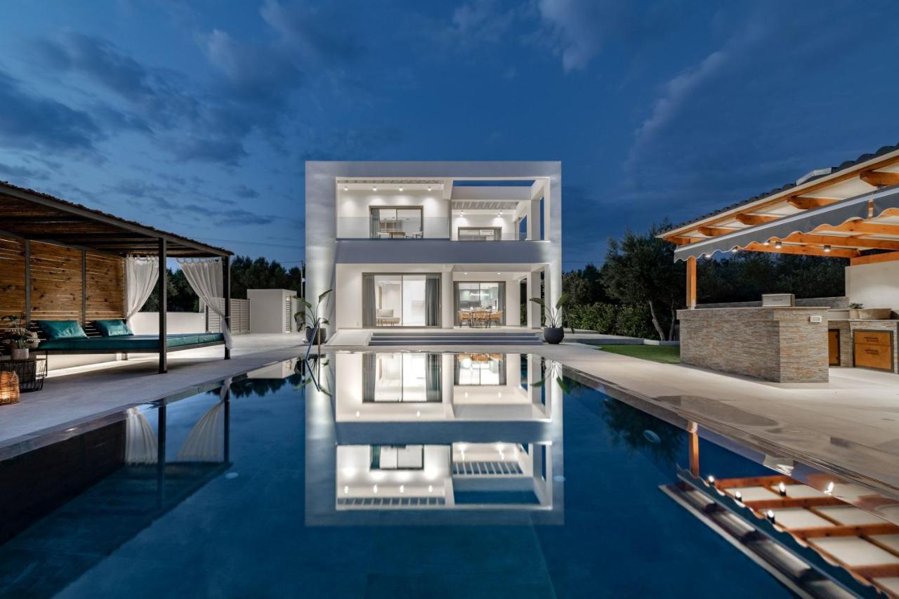 Antonia Villa - Luxurious Serenity With Private Pool, By Zantewize Kalipádhon エクステリア 写真
