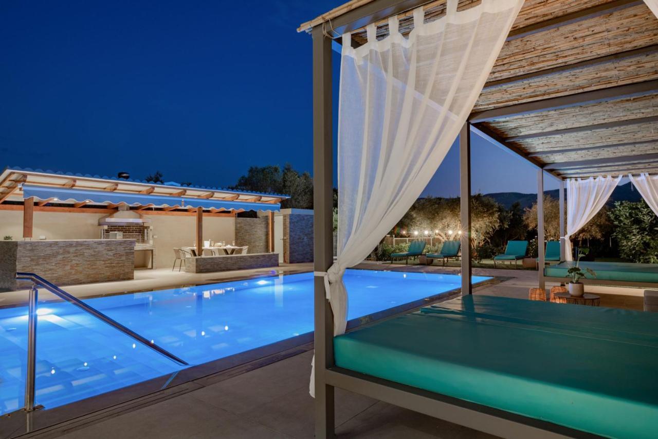 Antonia Villa - Luxurious Serenity With Private Pool, By Zantewize Kalipádhon エクステリア 写真