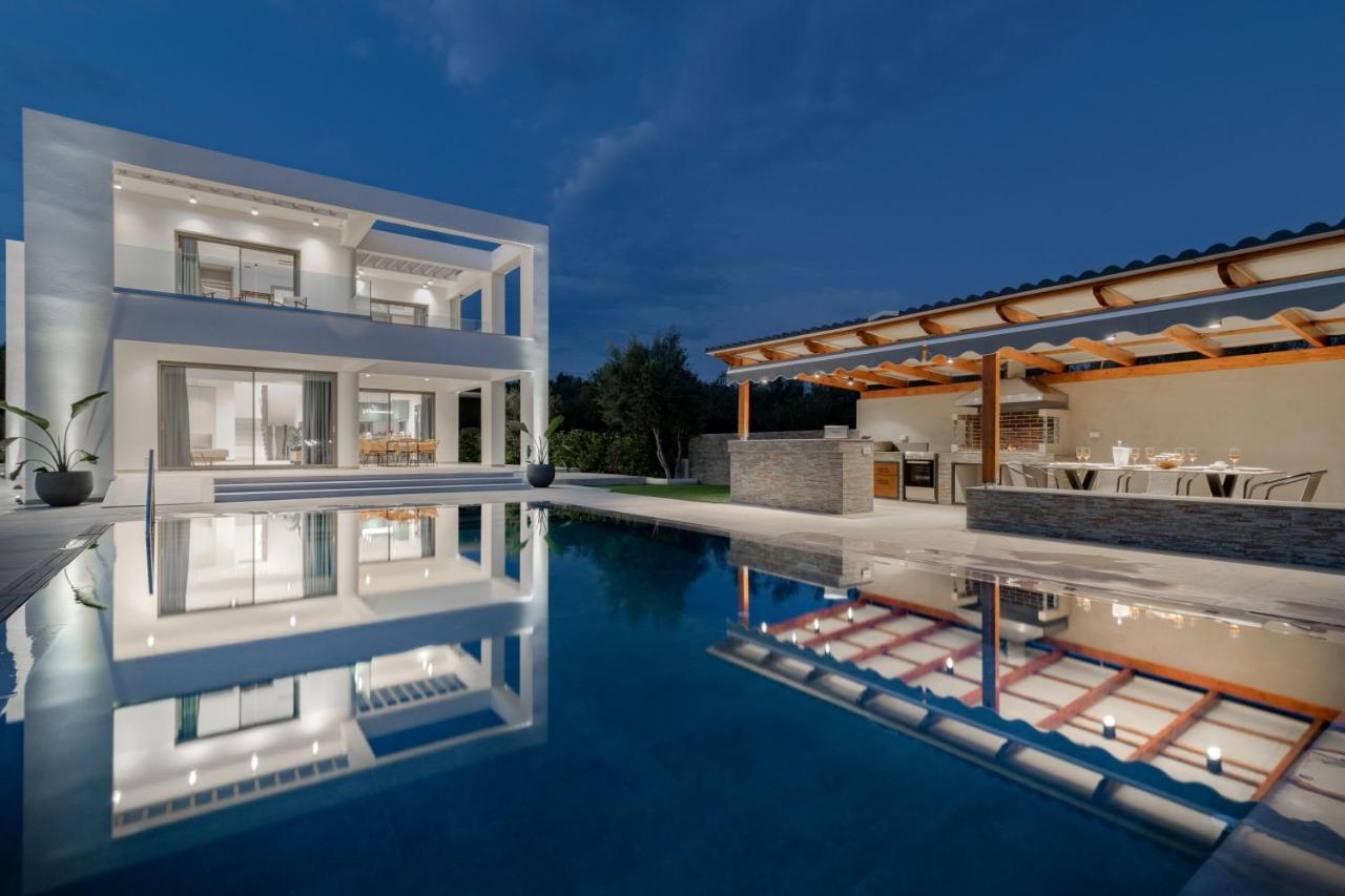 Antonia Villa - Luxurious Serenity With Private Pool, By Zantewize Kalipádhon エクステリア 写真